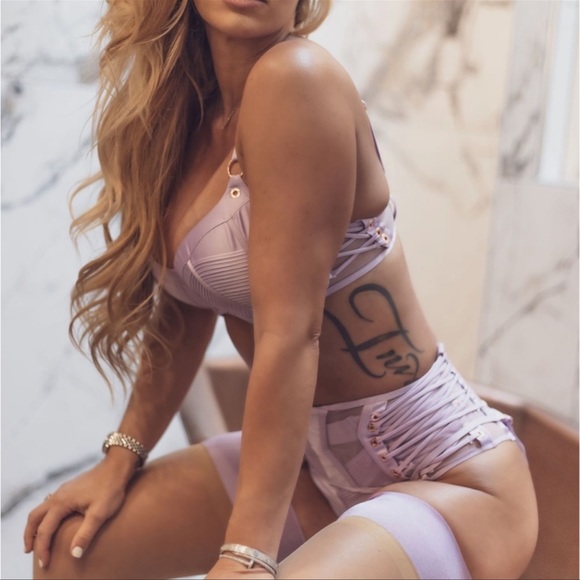 Bra & thong - Picture 5 of 6